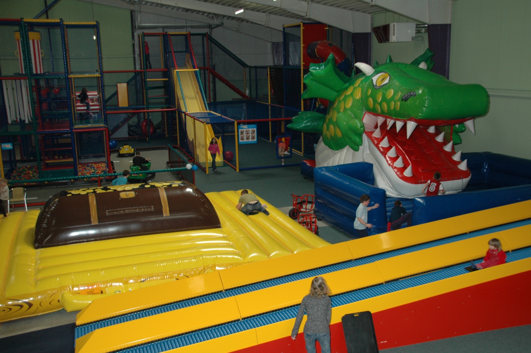 Die große Spielhalle im Überblick