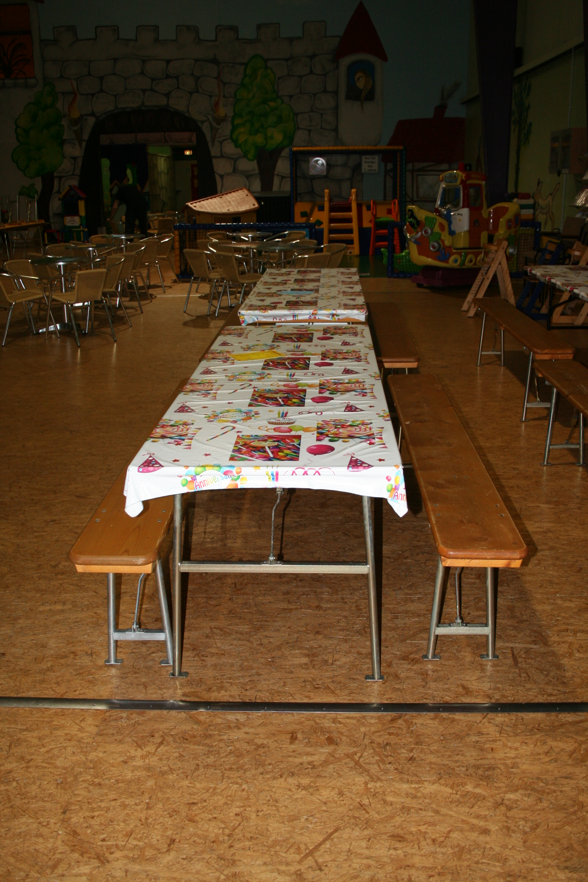 Geburtstagstisch in der Halle